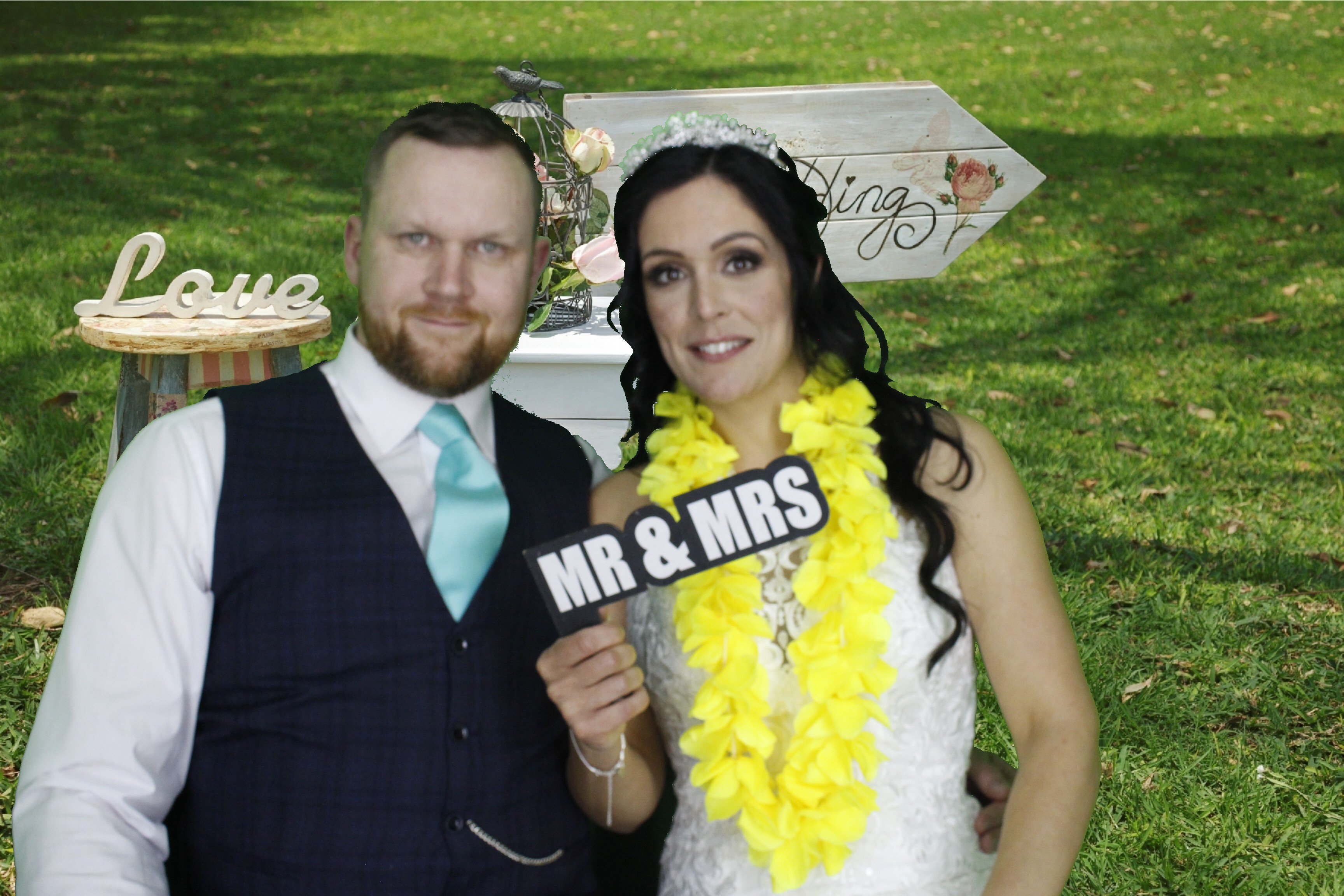 Mr & Mrs Mills | View more photos from the event at gallery.myphotoboothexperience.co.uk/u/MyPhotoBoothExperienceLtd/Mr-Mrs-Mills